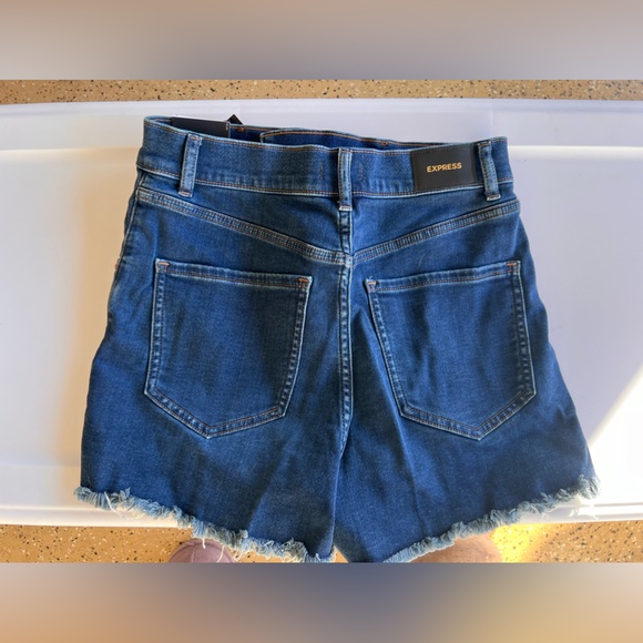 Express size 6 jean shorts, NWT! - Picture 2 of 4